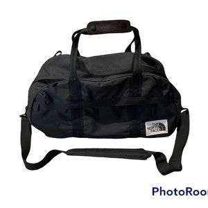 🔥The Northface Berkeley Small Duffle Bag🔥